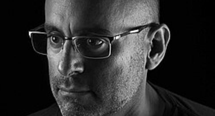 El escritor peruano Gustavo Rodríguez presenta su décima novela: “Mamita”