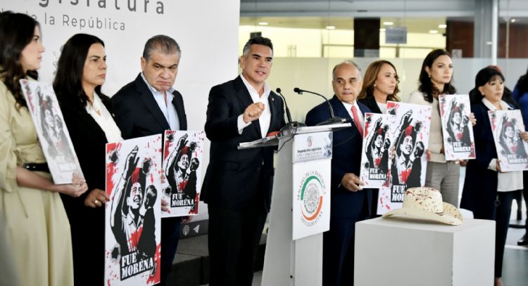 Diputados del PRI protestan con sombreros “ensangrentados” por asesinato de Carlos Manzo (Video)