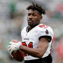 El exastro de la NFL, Antonio Brown, fue arrestado por intento de asesinato