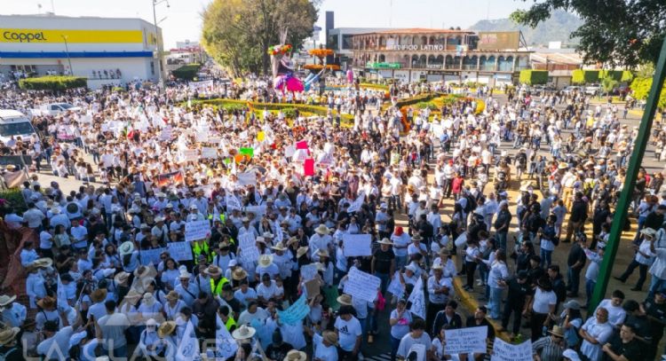 Miles de personas exigen paz en Uruapan y justicia para el alcalde Carlos Manzo