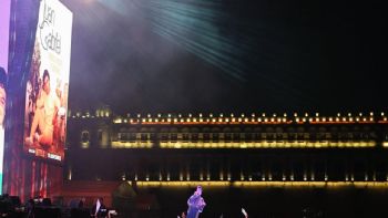 Proyección de concierto de Juan Gabriel reunió a 170 mil seguidores en Zócalo de la CDMX (Videos)