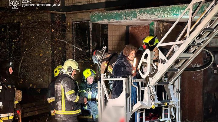 Dron ruso impacta en edificio de apartamentos en Ucrania y deja 4 muertos