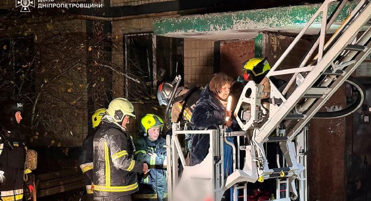 Dron ruso impacta en edificio de apartamentos en Ucrania y deja 4 muertos