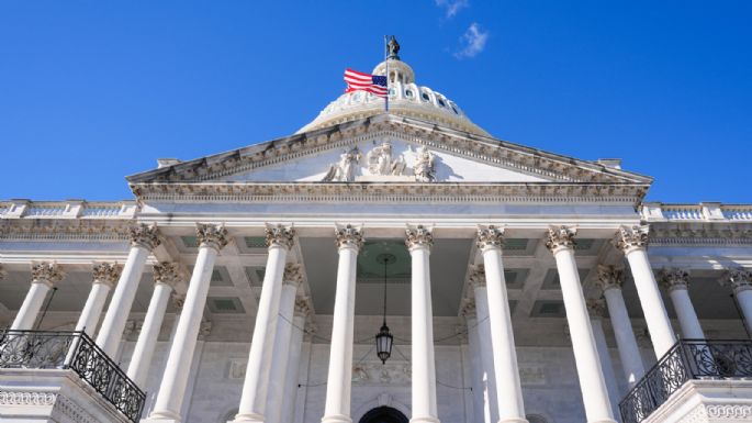 El Senado de EU da el primer paso para poner fin al cierre del gobierno