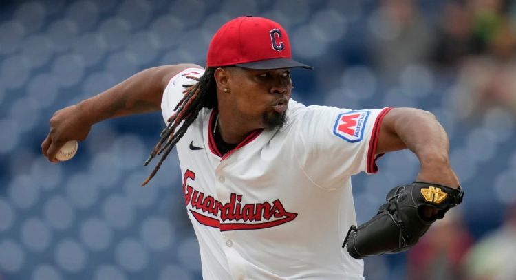 Acusan de aceptar sobornos para amañar partidos a Emmanuel Clase y Luis Ortiz, peloteros de la MLB