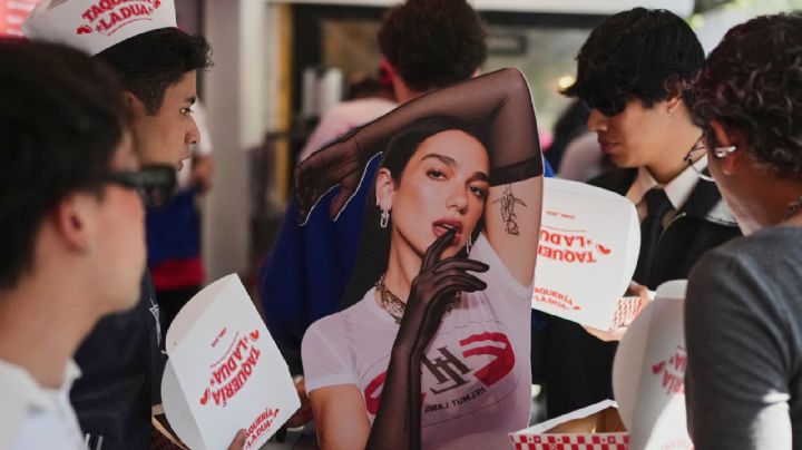 Dua Lipa invita a comer unos tacos en México