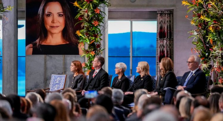 Hija de María Corina Machado acepta el Premio Nobel de la Paz en su nombre