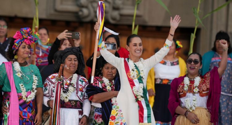 “No uso ninguna marca de esas que son carísimas”: Sheinbaum presume bordados indígenas