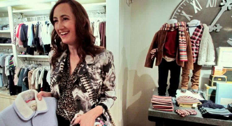 Sophie Kinsella, autora de “Loca por las compras”, murió a los 55 años por esta enfermedad