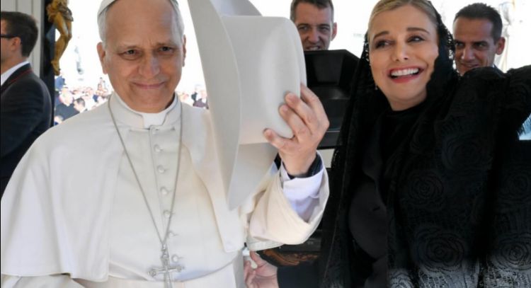 Gobernadora de Chihuahua participa en la audiencia con el Papa León XIV