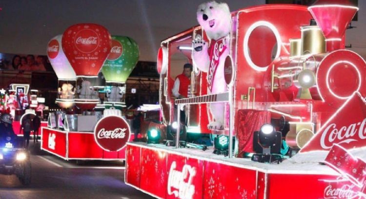 Caravanas navideñas de Coca-Cola violan la ley en siete estados con aval de autoridades locales