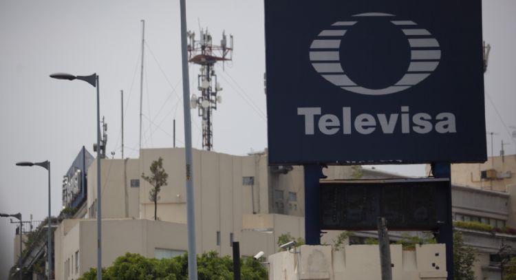 Televisa de Azcárraga continúa cayendo; Fitch la saca del grado de inversión
