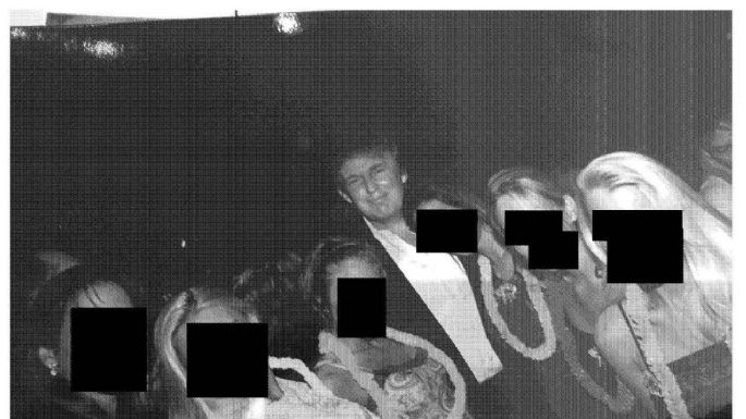 Los demócratas revelan nuevas fotos de Jeffrey Epstein junto a Trump