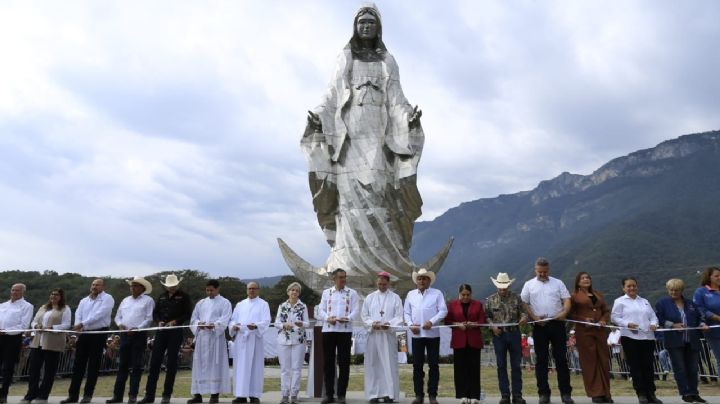 Entregan Américo y María escultura monumental de la Virgen de la Misericordia en El Chorrito