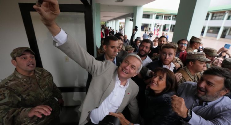 Segunda vuelta en Chile: elección presidencial entre una comunista y un ultraderechista