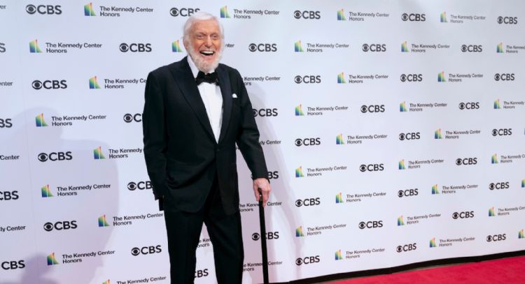 La leyenda de la comedia Dick Van Dyke cumple 100 años