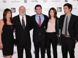 Arrestan a Nick, hijo de Rob Reiner, tras hallar muertos al director y su esposa en Los Ángeles