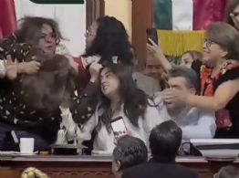 Extinción del InfoCDMX desata golpes, empujones y jalones de cabello entre diputadas (Videos)
