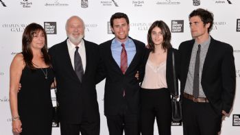 Arrestan a Nick, hijo de Rob Reiner, tras hallar muertos al director y su esposa en Los Ángeles