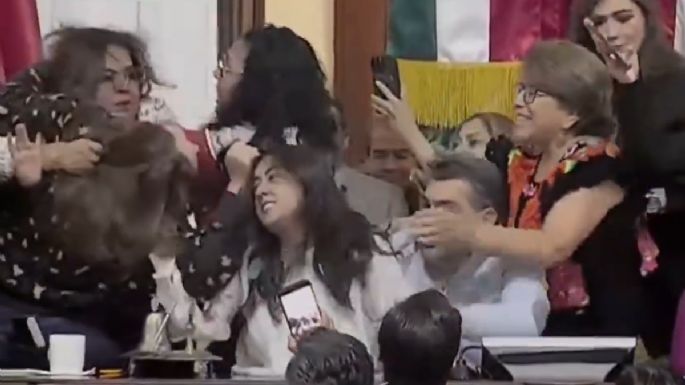 Extinción del InfoCDMX desata golpes, empujones y jalones de cabello entre diputadas (Videos)