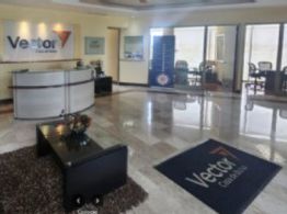 CNBV retira licencia a Vector Casa de Bolsa de Alfonso Romo por presunto lavado de dinero