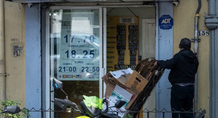 Peso se fortalece tras datos negativos de empleo en Estados Unidos