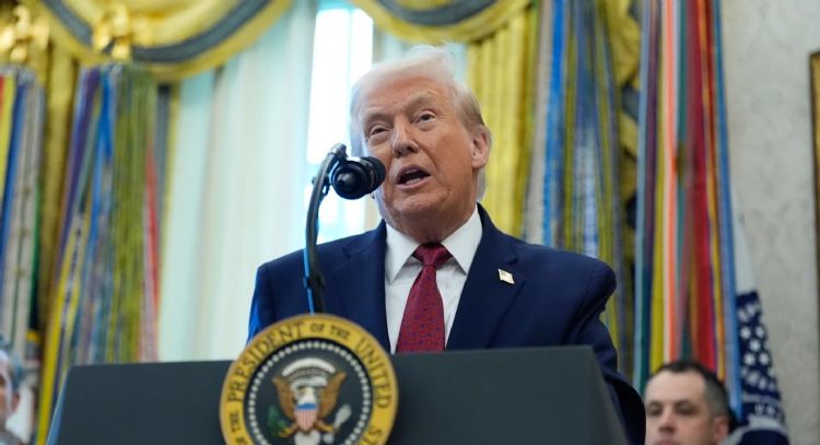 Trump demanda a la BBC por 10 mil millones de dólares, acusándola de difamación