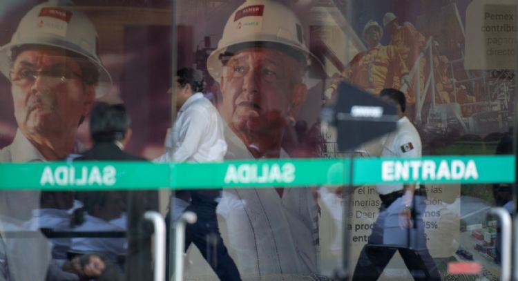 AMLO apoyó con 3 billones de pesos a Pemex... y sigue como la más endeudada: IMEF