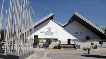 Deportistas paralímpicos comen en fonditas mientras la Conade gasta 2.9 mdp en ceremonias