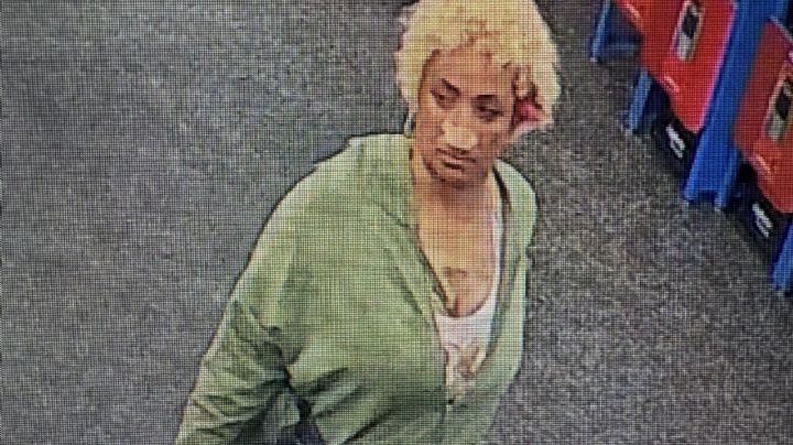 Arrestan a mujer por ocultar navajas de afeitar en barras de pan