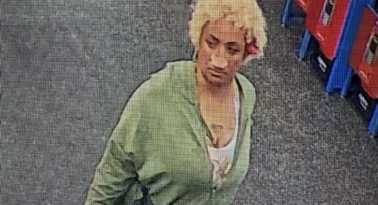 Arrestan a mujer por ocultar navajas de afeitar en barras de pan