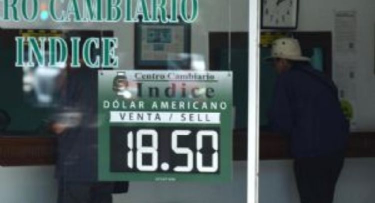 Peso gana terreno tras datos de inflación