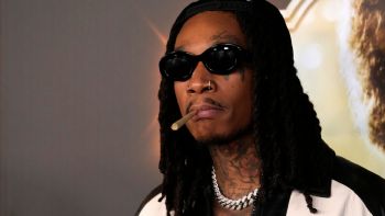Tribunal rumano condena al rapero estadunidense Wiz Khalifa a nueve meses por posesión de drogas