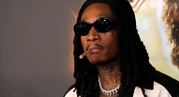 Tribunal rumano condena al rapero estadunidense Wiz Khalifa a nueve meses por posesión de drogas