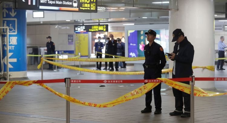 Hombre con cuchillo y granada de humo mata a tres personas y hiere a nueve en Taiwán