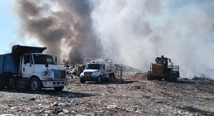 Desalojan a familias por incendio en el basurero de Culiacán (Video)