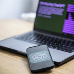 ChatGPT priorizará seguridad de adolescentes y promoverá que pidan apoyo en el mundo real