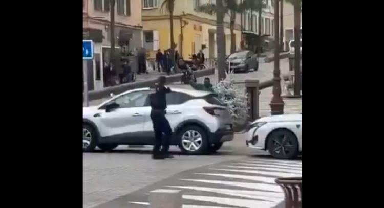 Hombre armado con cuchillo es abatido tras amenazar a transeúntes en Francia (Video)