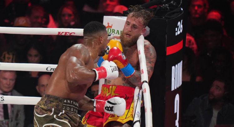 Jake Paul sufre fractura de mandíbula tras su derrota ante Anthony Joshua; ahora busca a “El Canelo”