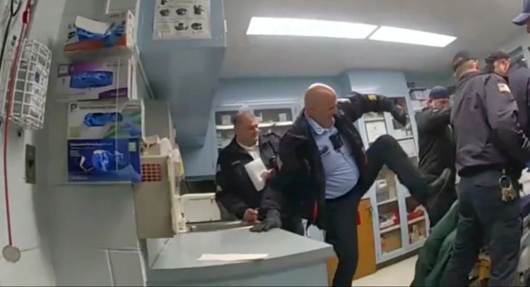 Ex guardia de prisión en NY recibe cadena perpetua tras golpear hasta la muerte a un recluso