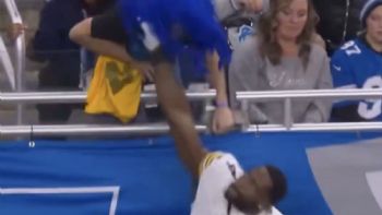 DK Metcalf de los Steelers golpea a aficionado de Lions (Video)