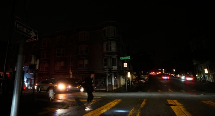 Restablecen servicio eléctrico para la mayoría de afectados en San Francisco tras apagón masivo