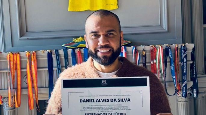Dani Alves planea su regreso al futbol como jugador y dueño de un equipo