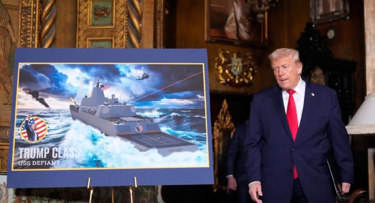 Trump anuncia nuevos buques de guerra que llevarán su nombre