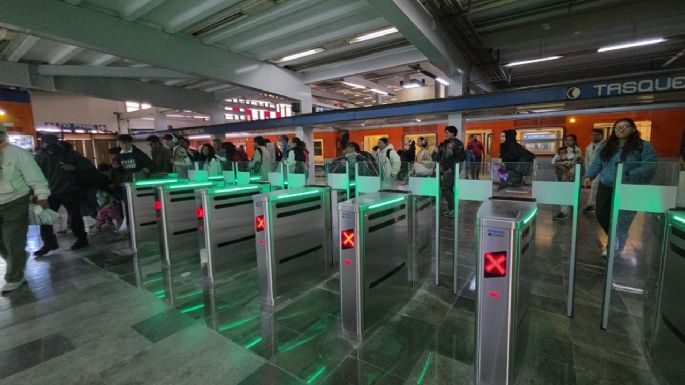 Metro de la CDMX inició sustitución de torniquetes por puertas automáticas