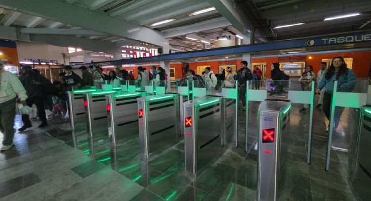 Metro de la CDMX inició sustitución de torniquetes por puertas automáticas