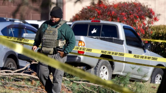 Agentes de ICE disparan contra un vehículo en movimiento y hieren a dos personas