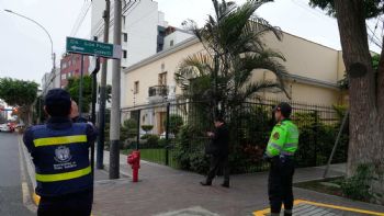 Perú: refuerza vigilancia a embajada de México que asila a exministra condenada por conspiración