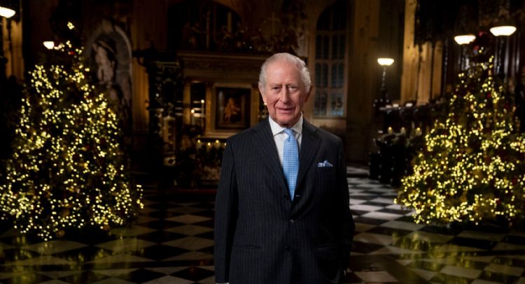 En mensaje navideño, rey de Inglaterra pide contrarrestar los conflictos con bondad