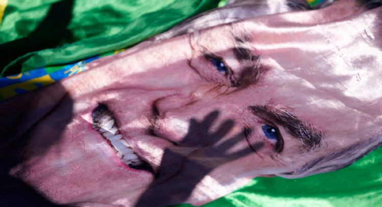 Jair Bolsonaro supera con éxito su cirugía y apoya la candidatura presidencial de su hijo